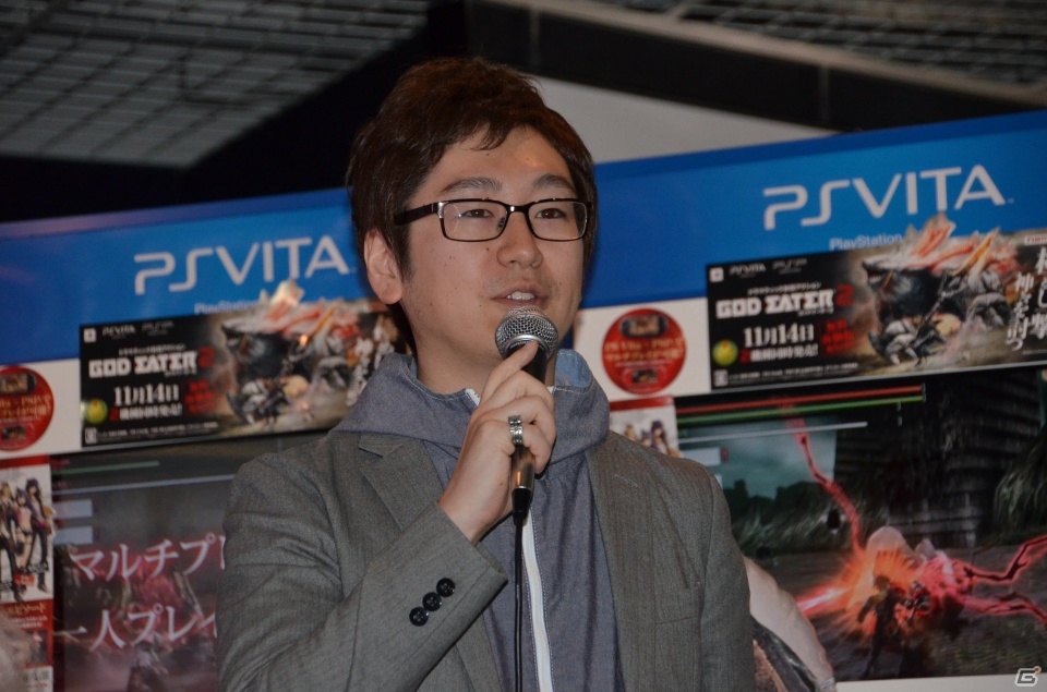 50万本出荷の発表も―PS Vita/PSP「ゴッドイーター2」プロデューサー富澤氏やディレクター吉村氏も登場した発売記念イベントの模様をお届けの画像2