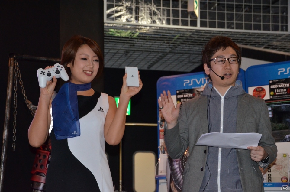 50万本出荷の発表も―PS Vita/PSP「ゴッドイーター2」プロデューサー富澤氏やディレクター吉村氏も登場した発売記念イベントの模様をお届けの画像6