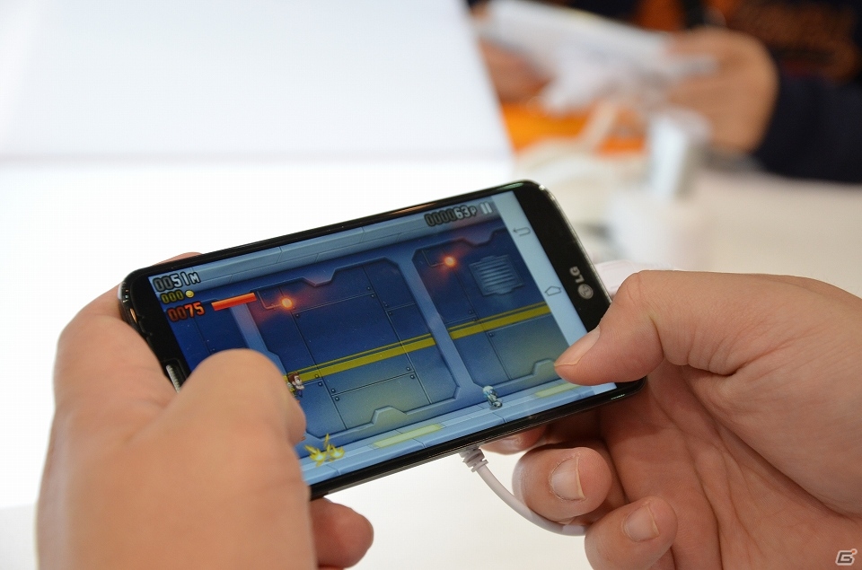 【G-STAR 2013】オッサンがジェットパックでGO！簡単操作で気持ちいい浮遊感とシューティングを楽しめるiOS/Android「Joypack Joyride」を体験の画像4