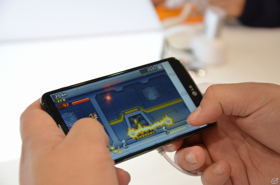 【G-STAR 2013】オッサンがジェットパックでGO！簡単操作で気持ちいい浮遊感とシューティングを楽しめるiOS/Android「Joypack Joyride」を体験の画像6