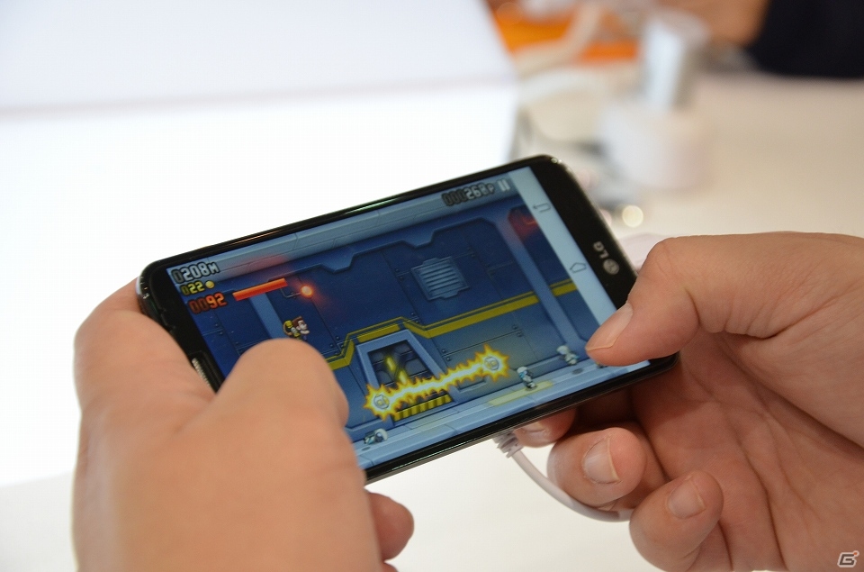 【G-STAR 2013】オッサンがジェットパックでGO！簡単操作で気持ちいい浮遊感とシューティングを楽しめるiOS/Android「Joypack Joyride」を体験の画像7
