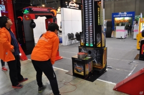 【G-STAR 2013】パンチングマシンやヤバイほど回転する体感マシン、運動しながらゲームができるエクササイズ系の連動デバイスも出展の画像19