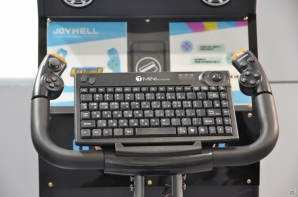 【G-STAR 2013】パンチングマシンやヤバイほど回転する体感マシン、運動しながらゲームができるエクササイズ系の連動デバイスも出展の画像4