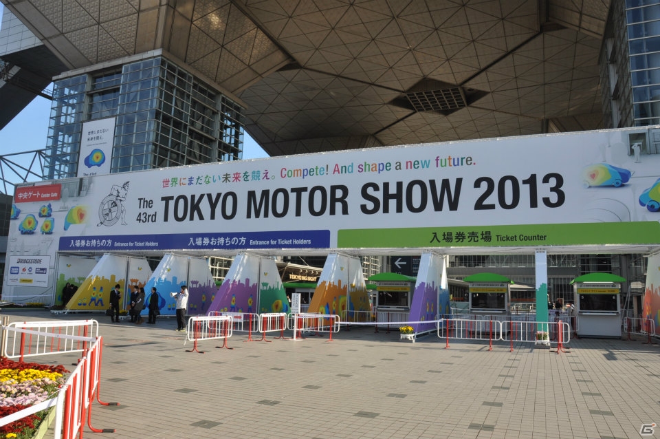 PS3「グランツーリスモ6」東京モーターショー2013に出展！体験コーナーでは最新ステアリングコントローラーを使ったテスト走行が可能の画像1