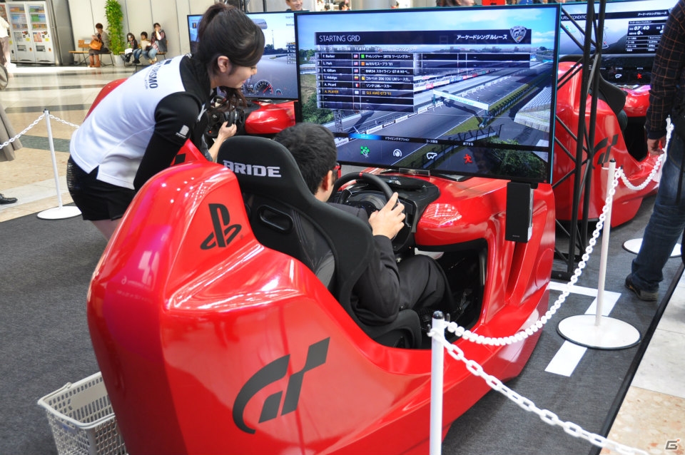 PS3「グランツーリスモ6」東京モーターショー2013に出展！体験コーナーでは最新ステアリングコントローラーを使ったテスト走行が可能の画像10