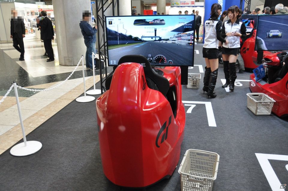 PS3「グランツーリスモ6」東京モーターショー2013に出展！体験コーナーでは最新ステアリングコントローラーを使ったテスト走行が可能の画像11