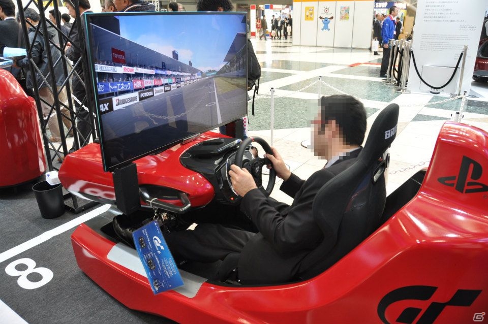 PS3「グランツーリスモ6」東京モーターショー2013に出展！体験コーナーでは最新ステアリングコントローラーを使ったテスト走行が可能の画像12