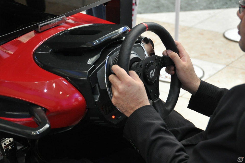 PS3「グランツーリスモ6」東京モーターショー2013に出展！体験コーナーでは最新ステアリングコントローラーを使ったテスト走行が可能の画像13