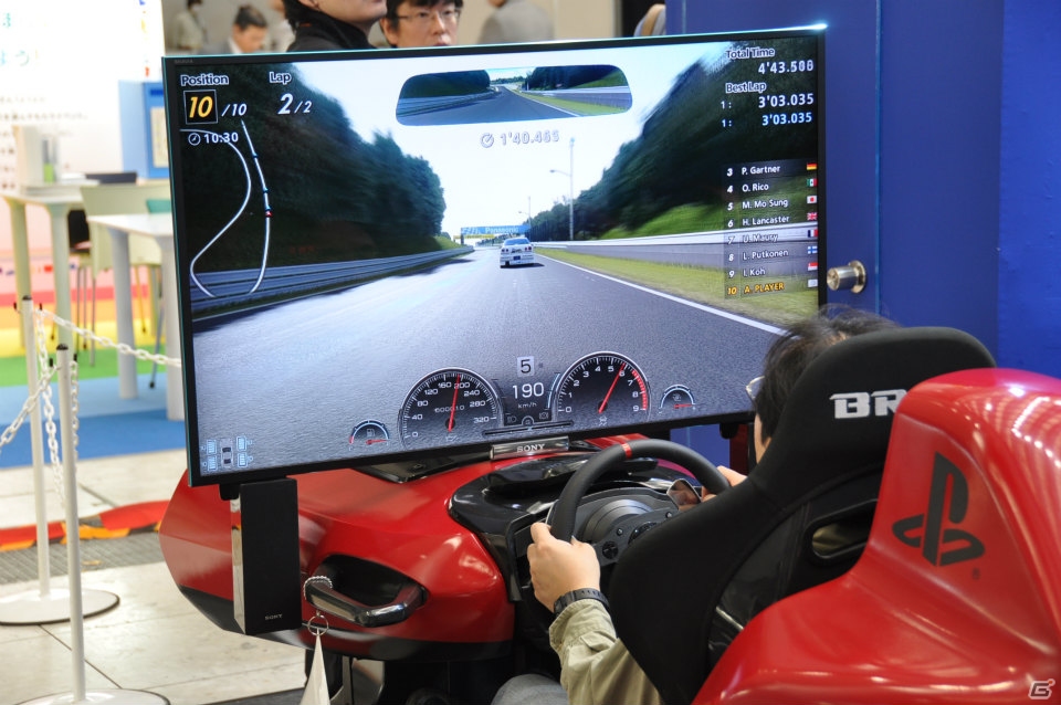 PS3「グランツーリスモ6」東京モーターショー2013に出展！体験コーナーでは最新ステアリングコントローラーを使ったテスト走行が可能の画像15