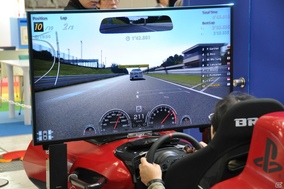 PS3「グランツーリスモ6」東京モーターショー2013に出展！体験コーナーでは最新ステアリングコントローラーを使ったテスト走行が可能の画像16