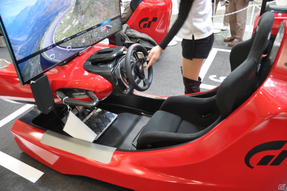 PS3「グランツーリスモ6」東京モーターショー2013に出展！体験コーナーでは最新ステアリングコントローラーを使ったテスト走行が可能の画像18