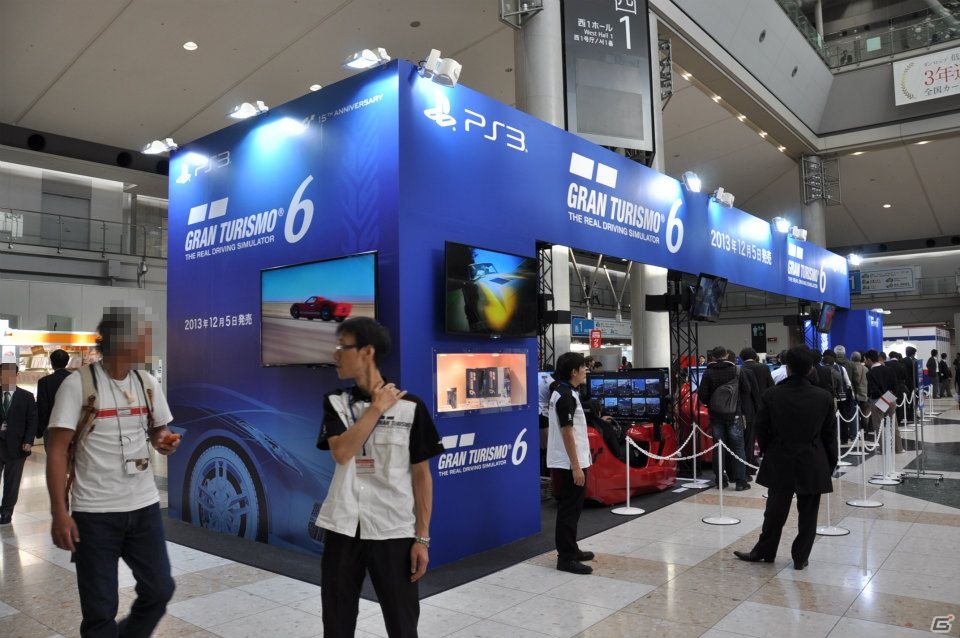 PS3「グランツーリスモ6」東京モーターショー2013に出展！体験コーナーでは最新ステアリングコントローラーを使ったテスト走行が可能の画像3