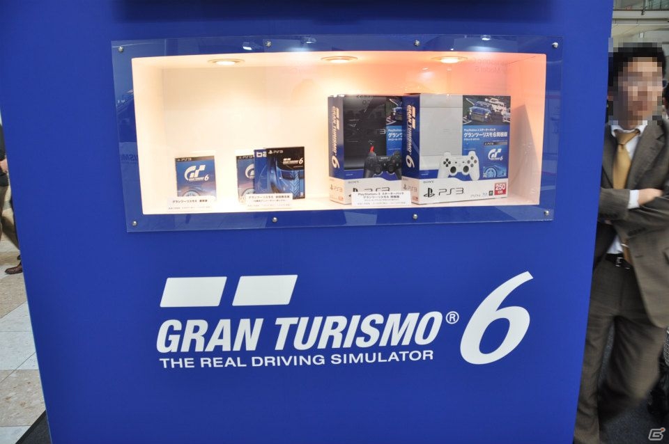 PS3「グランツーリスモ6」東京モーターショー2013に出展！体験コーナーでは最新ステアリングコントローラーを使ったテスト走行が可能の画像5