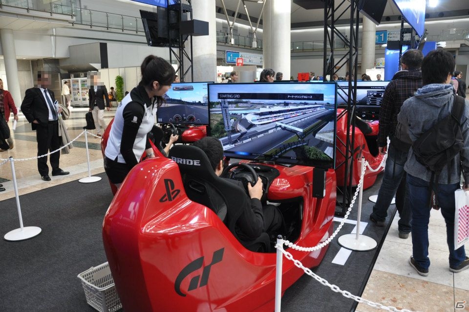 PS3「グランツーリスモ6」東京モーターショー2013に出展！体験コーナーでは最新ステアリングコントローラーを使ったテスト走行が可能の画像9