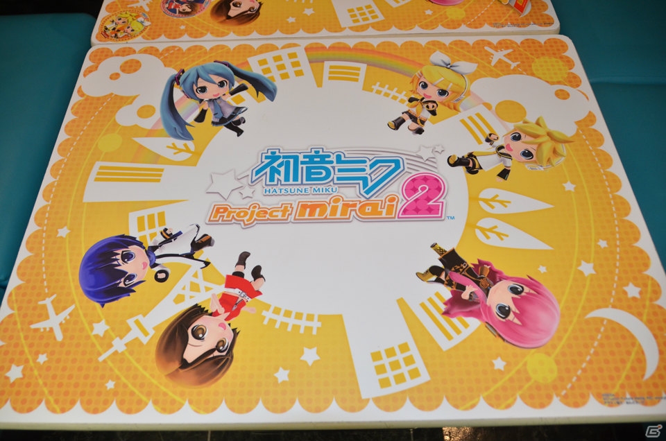 発売を迎えた3DS「初音ミク Project mirai 2」より大崎プロデューサー、高部ディレクターのコメントをお届け！ビッグエコーで展開中のコラボルームも紹介の画像12