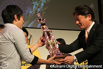 KONAMIの展開するアミューズメントゲームのチャンピオンを決める「KONAMI Arcade Championship 2013」の決勝大会が開催の画像1