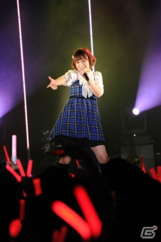 珍回答連発のクイズコーナーやユニット曲を披露したライブパートで盛り上がった「アイドルマスター ミリオンラジオ！」公開録音＆ライブイベント夜の部の模様をお届け！の画像13