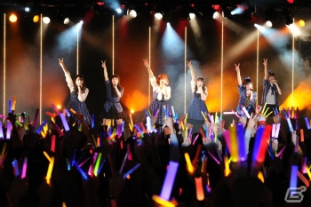 珍回答連発のクイズコーナーやユニット曲を披露したライブパートで盛り上がった「アイドルマスター ミリオンラジオ！」公開録音＆ライブイベント夜の部の模様をお届け！の画像16