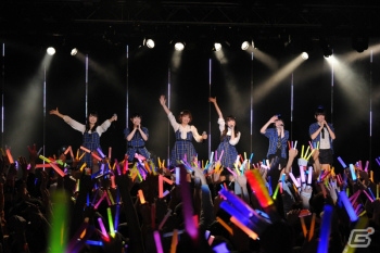 珍回答連発のクイズコーナーやユニット曲を披露したライブパートで盛り上がった「アイドルマスター ミリオンラジオ！」公開録音＆ライブイベント夜の部の模様をお届け！の画像18
