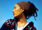 iOS/Android「バーコードフットボーラー」テレビCMタイアップ曲「The Light～青い空～」を歌うアーティスト平井大さんがゲーム内に登場