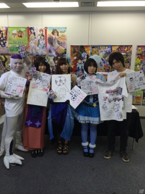 2014年5月16日のブシモ放送局の模様<br />（左から山本正剛さん、白幡いちほさん、楠田亜衣奈さん、<br />野水伊織さん、バードフミヤさん）