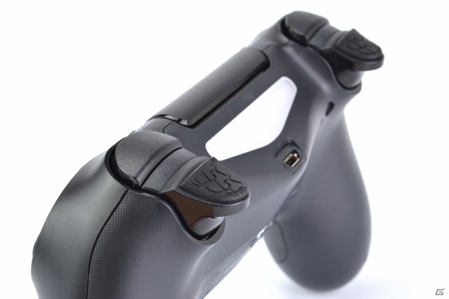 L2/R2ボタンのすべり防止に役立つ！貼って剥がせるPS4用シールアタッチメント「TRIGGER TREADZ」がゲームテックダイレクト限定で販売の画像2