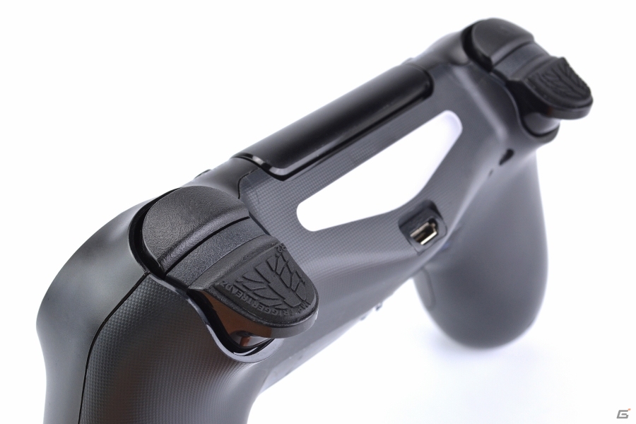 L2/R2ボタンのすべり防止に役立つ！貼って剥がせるPS4用シールアタッチメント「TRIGGER TREADZ」がゲームテックダイレクト限定で販売の画像3