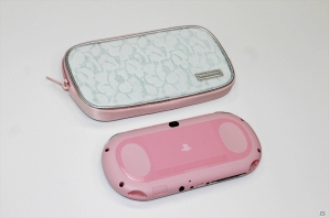 MERCURYDUO」のオリジナルポーチが付属する「PlayStation Vita