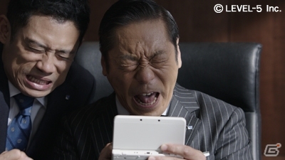 香川照之さん演じる妖怪専務が伊藤淳史さんに迫る！「妖怪ウォッチ2 真打」実写TVCM「妖怪専務篇」全5パターンが順次放送の画像1