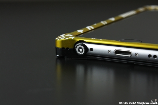 「ペルソナ4 ザ・ゴールデン」ジュラルミンiPhone6ケースが受注開始―八十神高校の校章をレーザー刻印したイヤホンジャックが付属の画像3