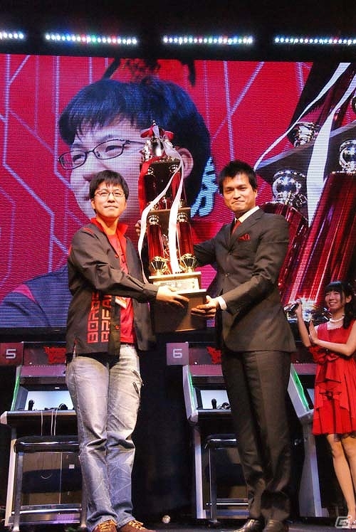 セガ主催の賞金制ゲーム大会「BORDER BREAK GRAND PRIX 2015」賞金200万円をかけた激戦が集結！優勝は”イタチ”選手に決定の画像3