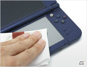 レトロゲーム機デザインのマイクロファイバークロス「レトロフェイスクリーナークロス」が1月24日に発売の画像1