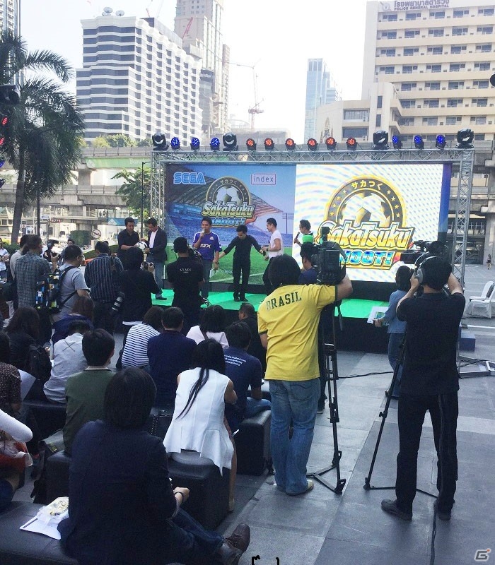 タイ版「サカつくシュート！」グランドオープンイベントがバンコクにて開催―キャンペーンガール「サカガール」や俳優のソムチャイ氏も駆けつけたの画像2