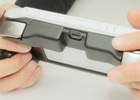 PS Vita（PCH-2000）の背面パネルを擬似的にタッチできるアタッチメント「L2/R2ボタン搭載グリップカバー」が2015年4月下旬に発売
