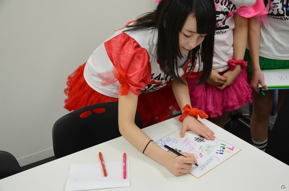 「アイパラ！IDOL PARADISE」コラボレーションを記念してアイドルユニット「神宿」がGamer編集部に来訪！サイン色紙＆チェキをGamer読者にプレゼント！の画像10