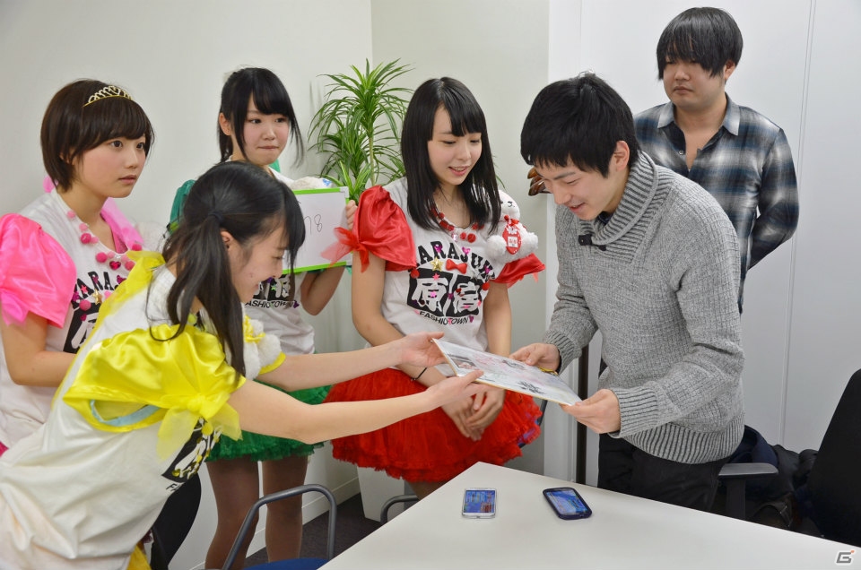 「アイパラ！IDOL PARADISE」コラボレーションを記念してアイドルユニット「神宿」がGamer編集部に来訪！サイン色紙＆チェキをGamer読者にプレゼント！の画像9
