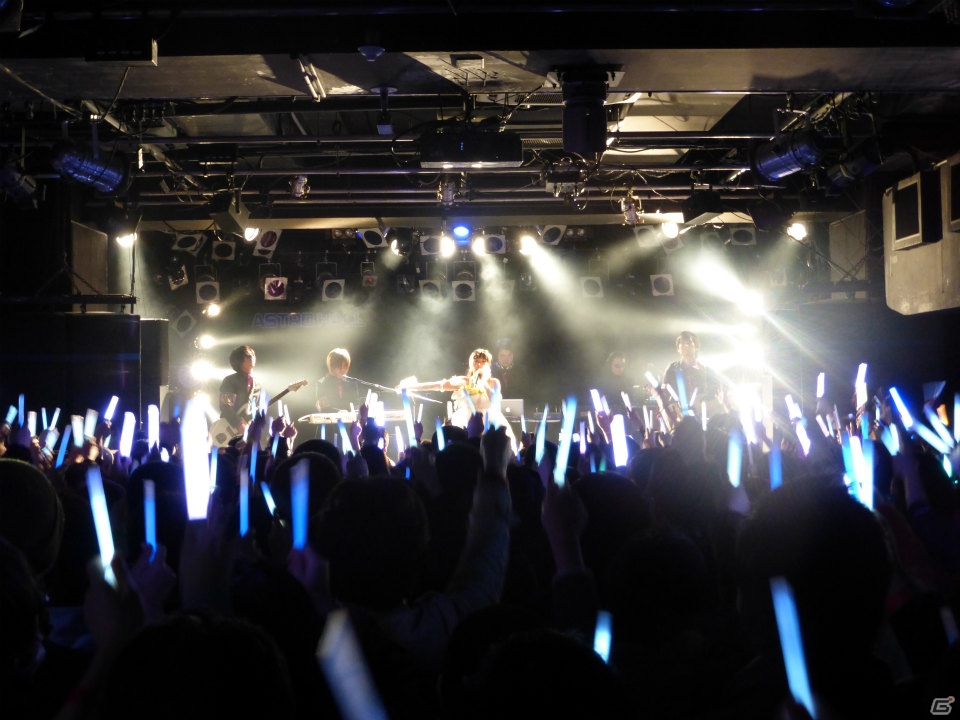 「INTI CREATES FAN FESTA 2015」で開催された「蒼き雷霆 ガンヴォルト」のライブイベント「SUMERAGI GROUP PRESENTS MORPHO SUPER LIVE」の模様を紹介の画像4