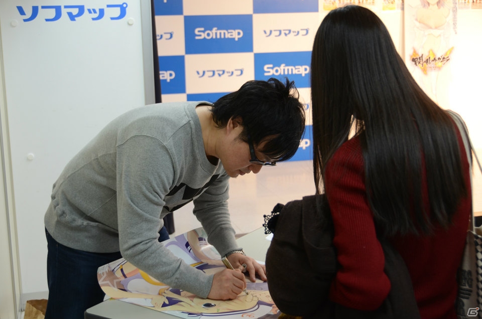 「閃乱カグラ ESTIVAL VERSUS -少女達の選択-」先行体験会の東京会場に高木氏が来場！ゲームのポイントについてミニインタビューの画像15
