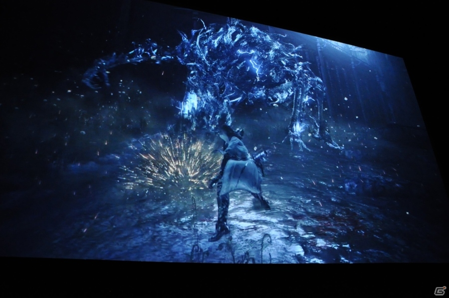 PS4「Bloodborne」完成発表会をレポート―巨大シアタースクリーンを使ったデモプレイ＆金子ノブアキさんが挑戦するTV番組も放送決定の画像18