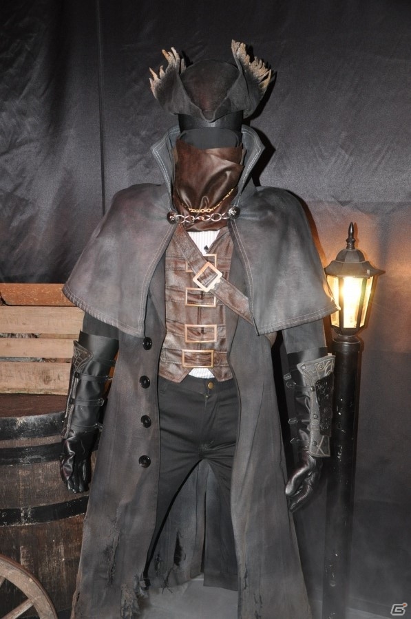 PS4「Bloodborne」完成発表会をレポート―巨大シアタースクリーンを使ったデモプレイ＆金子ノブアキさんが挑戦するTV番組も放送決定の画像2