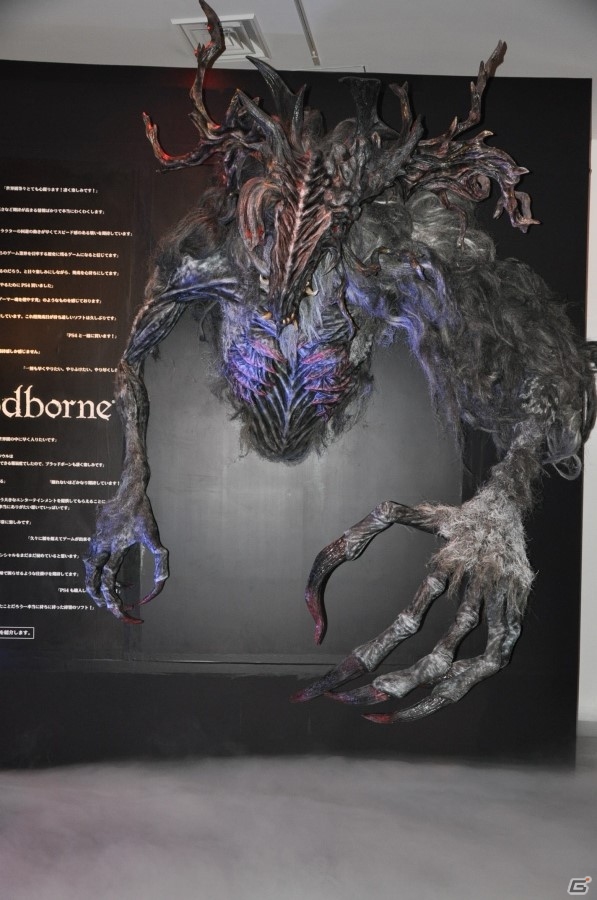 PS4「Bloodborne」完成発表会をレポート―巨大シアタースクリーンを使ったデモプレイ＆金子ノブアキさんが挑戦するTV番組も放送決定の画像3