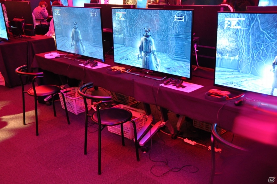PS4「Bloodborne」完成発表会をレポート―巨大シアタースクリーンを使ったデモプレイ＆金子ノブアキさんが挑戦するTV番組も放送決定の画像52