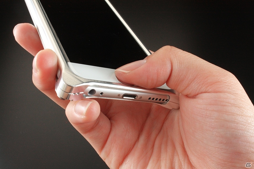 「バイオハザード」×「GILD design」のコラボiPhone6ケースが3月19日に発売―バリーモデルのサムライエッジを彫刻したジェラルミン製の画像12