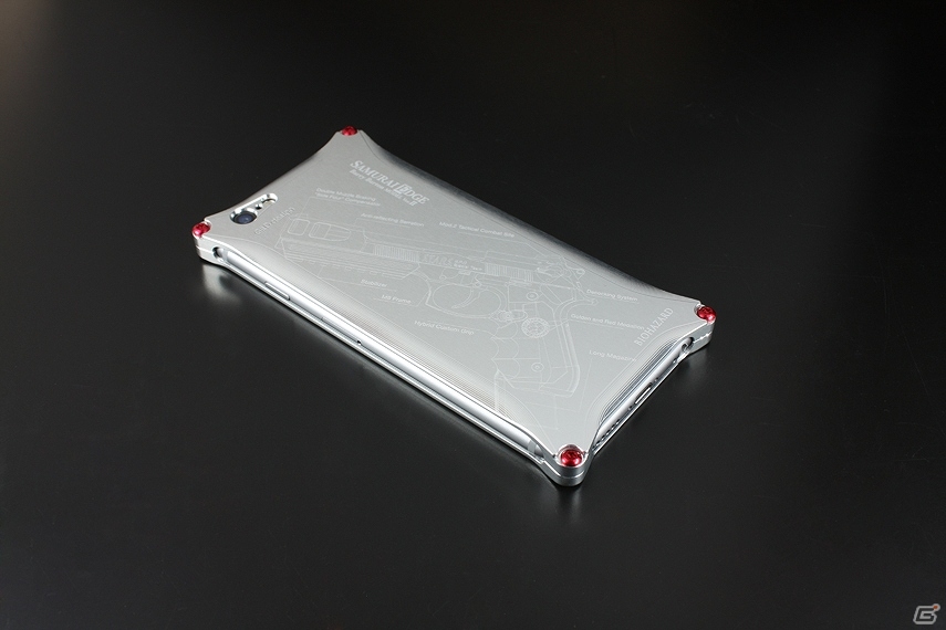 「バイオハザード」×「GILD design」のコラボiPhone6ケースが3月19日に発売―バリーモデルのサムライエッジを彫刻したジェラルミン製の画像4