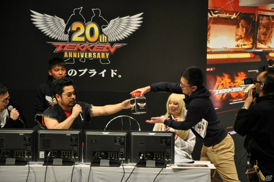 シャヒーンのコスプレをしたアメザリの平井さんが登場！？「鉄拳20周年プロモーションイベント第三弾」の模様をレポートの画像6
