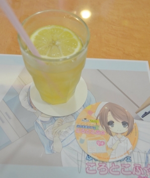 「白衣性愛情依存症」のタイアップカフェ「ぷち天使カフェ ころとこふ」が開催中！作品の雰囲気や多数のイラストが楽しめる店内の様子を紹介の画像12