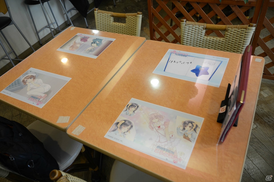 「白衣性愛情依存症」のタイアップカフェ「ぷち天使カフェ ころとこふ」が開催中！作品の雰囲気や多数のイラストが楽しめる店内の様子を紹介の画像15