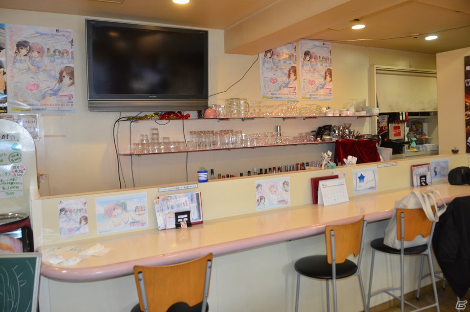 「白衣性愛情依存症」のタイアップカフェ「ぷち天使カフェ ころとこふ」が開催中！作品の雰囲気や多数のイラストが楽しめる店内の様子を紹介の画像3