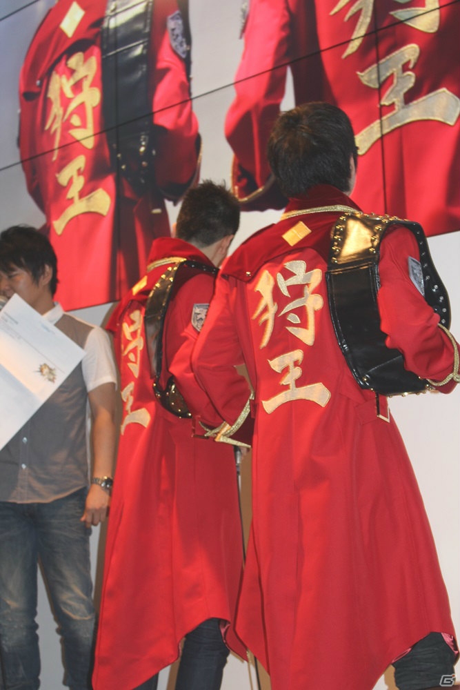 【ニコニコ超会議2015】最強のハンター・狩王に平井善之さんと池田ショコラさんが挑む！？“超”モンハン4Gステージの模様をレポート！の画像5