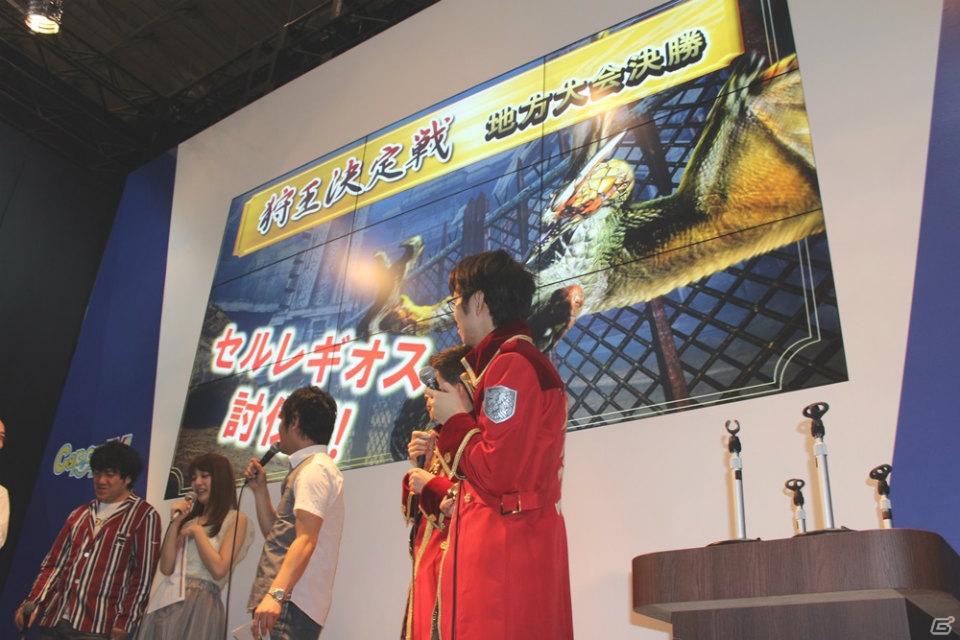 【ニコニコ超会議2015】最強のハンター・狩王に平井善之さんと池田ショコラさんが挑む！？“超”モンハン4Gステージの模様をレポート！の画像8